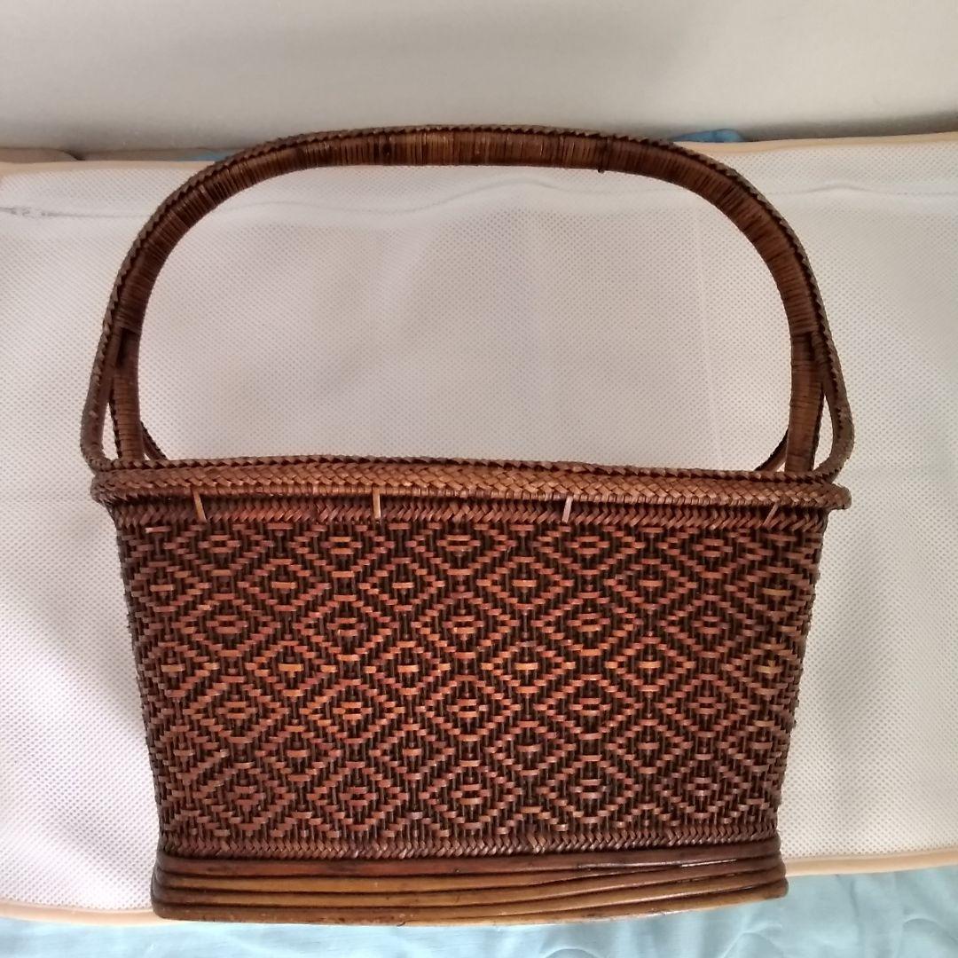 年代不明！ワンハンドル竹かご籐籠！竹籠 竹細工 竹編みカゴ 小物入れ！経年美品！