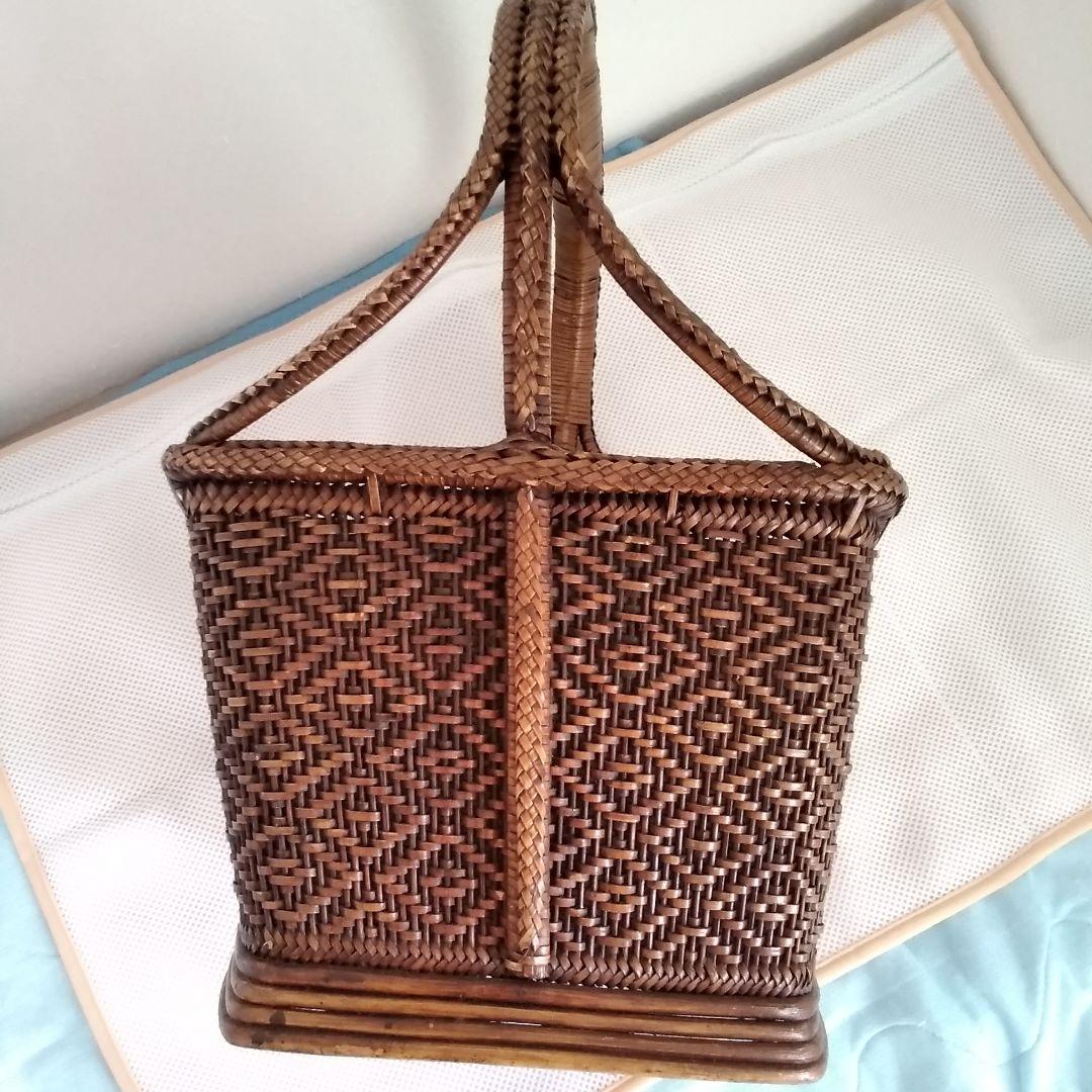 年代不明！ワンハンドル竹かご籐籠！竹籠 竹細工 竹編みカゴ 小物入れ！経年美品！