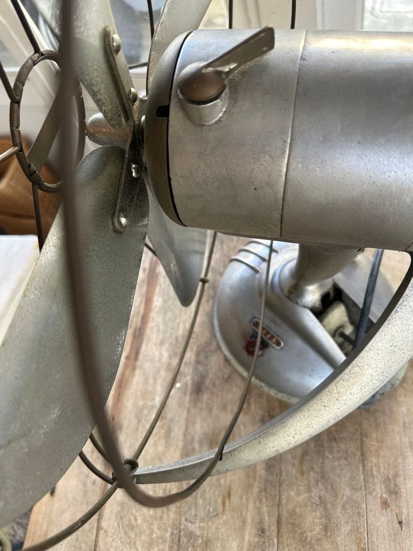 かなり重厚は仕上がりレトロ扇風機　アンティーク
