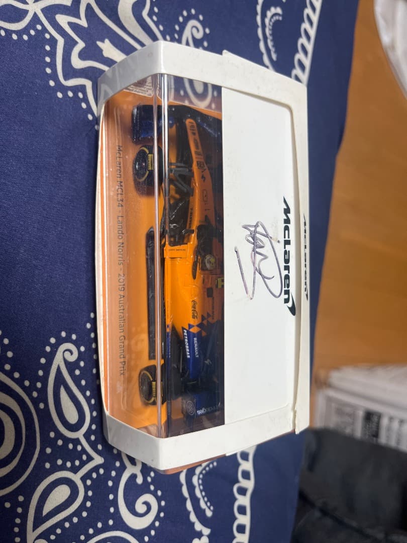 McLaren MCL34 Lando Norris サイン入りボード付き