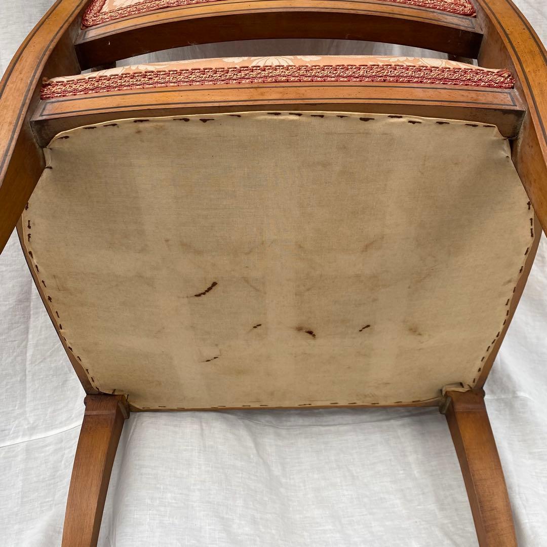 喫茶店に飾られていた古いアームチェア アンティーク