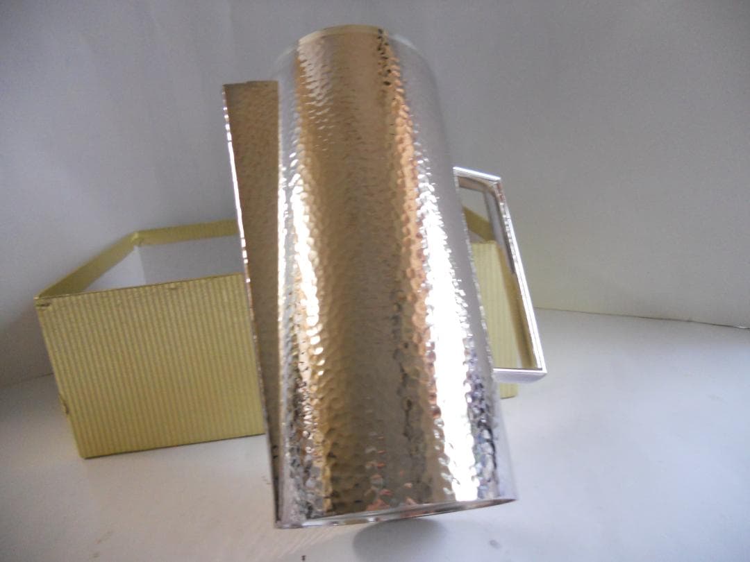 銀座 和光 銀製 水差し　希少 レア 銀製品 槌目打ち出し シルバー です。