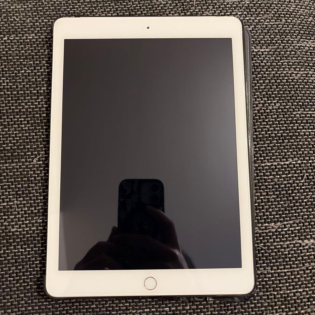 Apple iPad 第5世代 ゴールド 32GB ケース付き