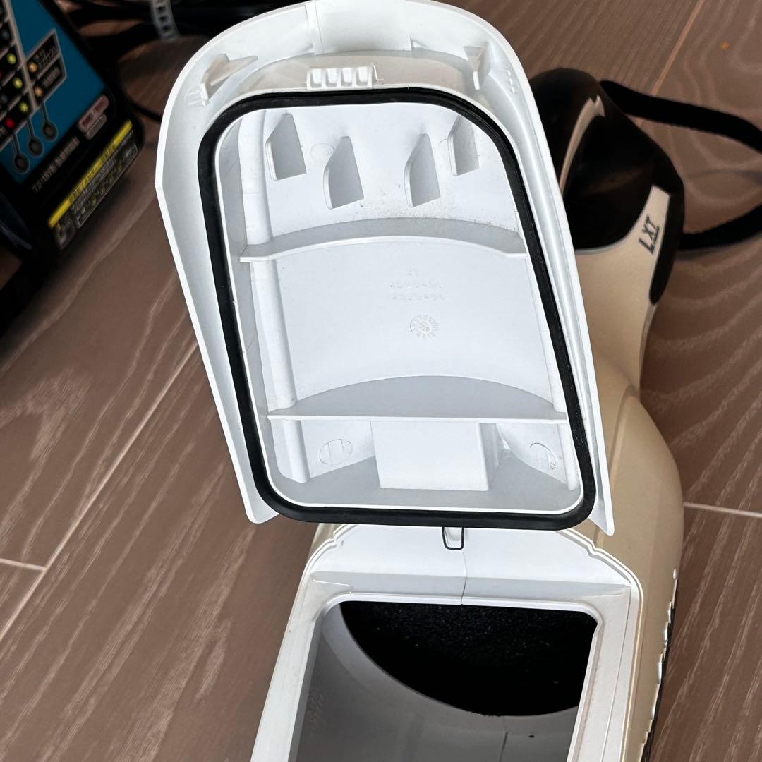 Makita 紙パック式スティック掃除機　CL182FD 本体と充電器