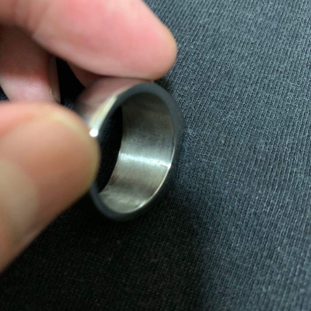 花模様の金属製リング