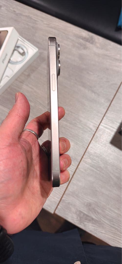 美品　iPhone 15 ProMAX 512GB ナチュラルチタニウム　本体