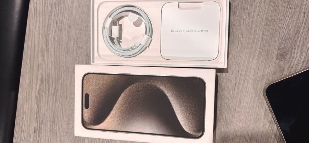 美品　iPhone 15 ProMAX 512GB ナチュラルチタニウム　本体