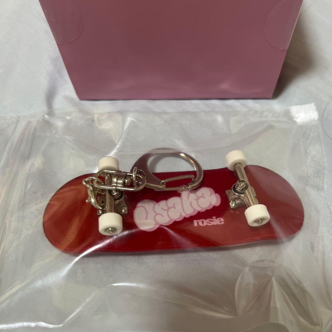 レア　ロゼ　ポップアップ大阪限定スケボーキーリングピンク新品未使用