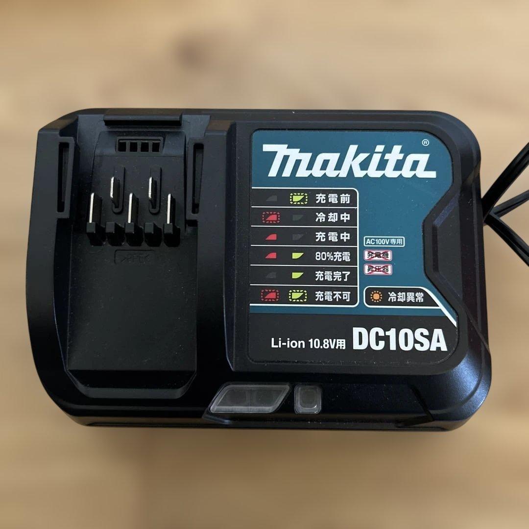 マキタ　紙パック式　コードレス掃除機【ＣＬ１０７ＦＤＳＨＷ】