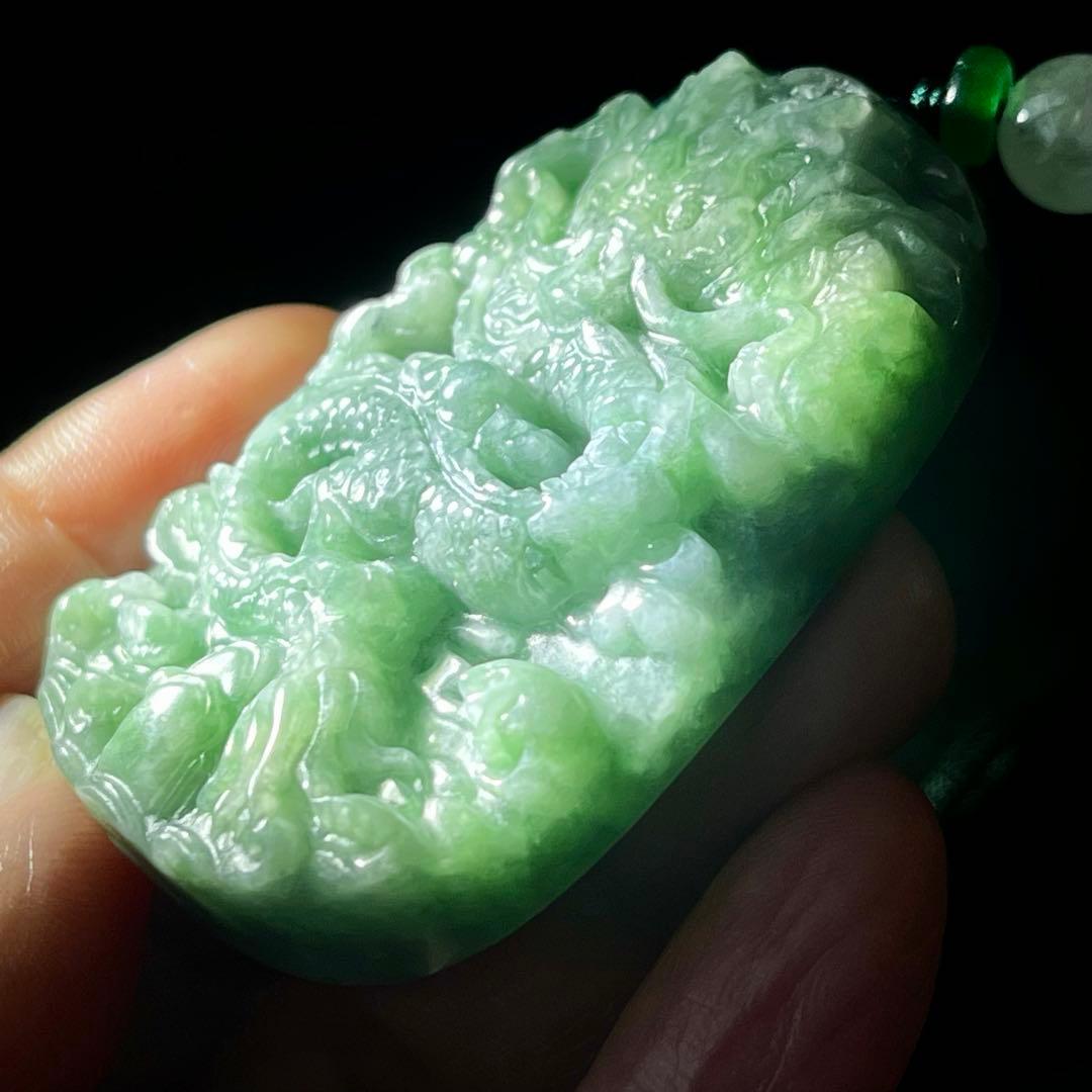ミャンマー 翡翠彫刻 碧玉龍神 グレードA 鑑別 硬玉 ジェダイト ペンダント