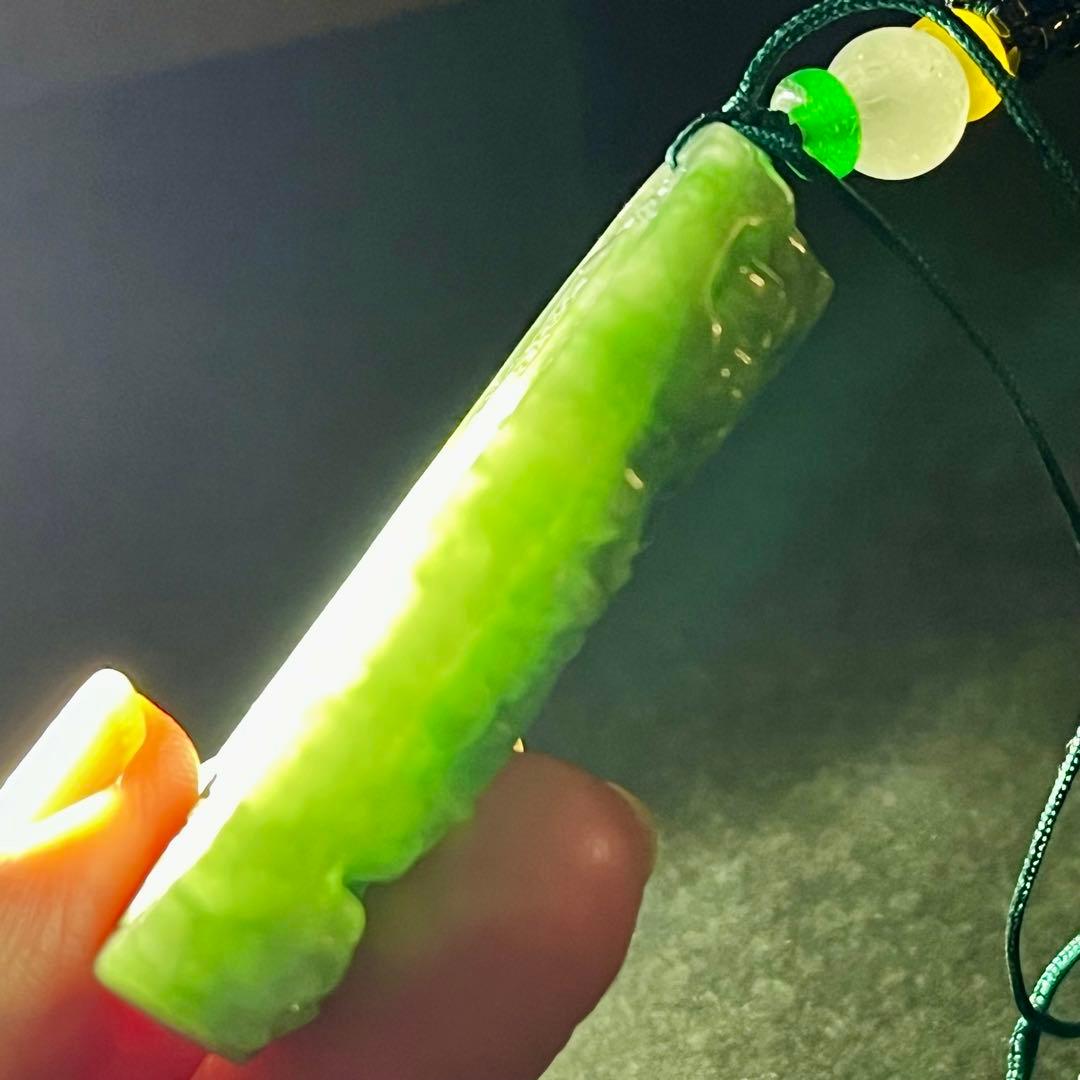 ミャンマー 翡翠彫刻 碧玉龍神 グレードA 鑑別 硬玉 ジェダイト ペンダント