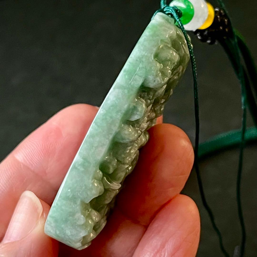 ミャンマー 翡翠彫刻 碧玉龍神 グレードA 鑑別 硬玉 ジェダイト ペンダント