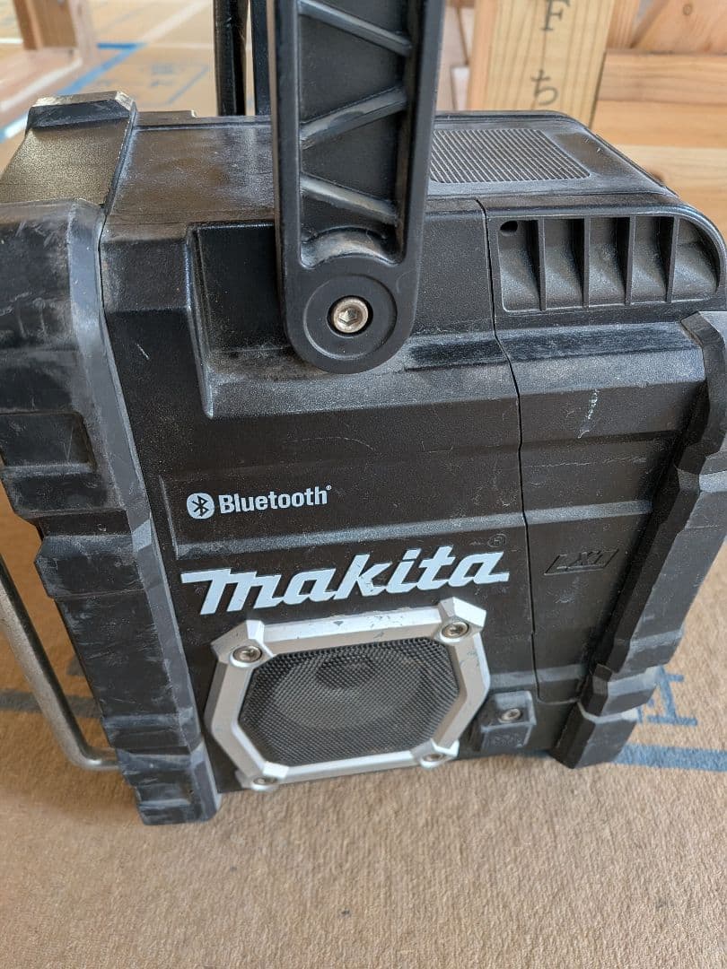 マキタ充電式ラジオ　MR106