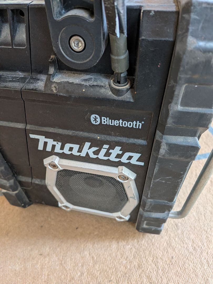 マキタ充電式ラジオ　MR106