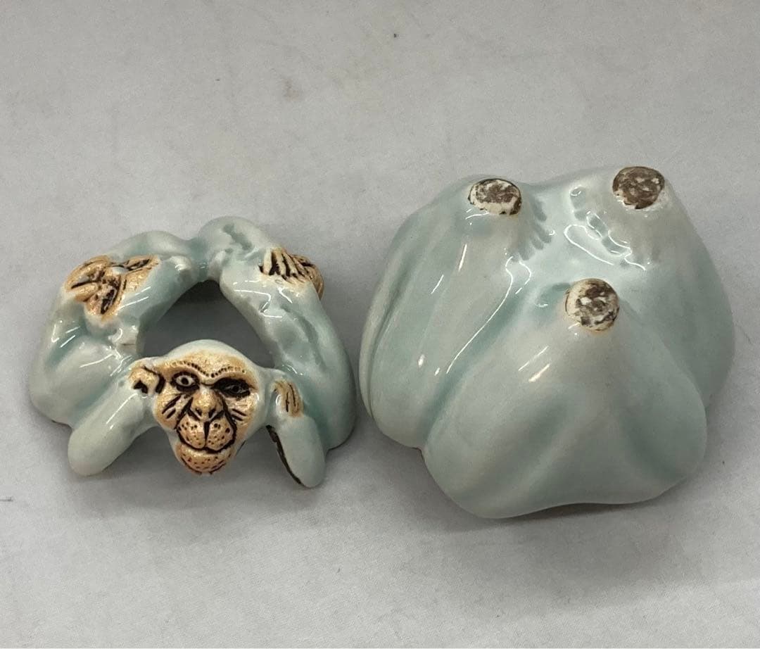 B149s  「青磁  胡孫香炉」3猿　見猿　言わ猿　聞か猿　香道具　茶道具