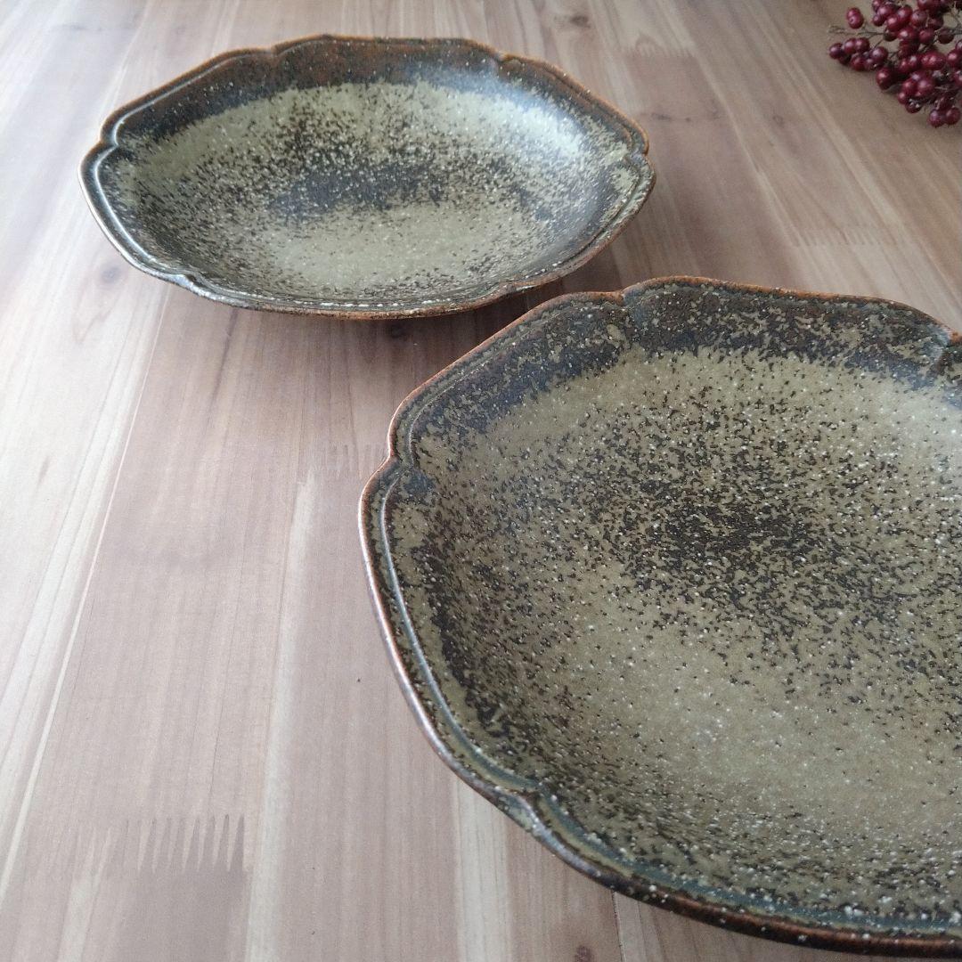 花型 鉄信楽 深皿４枚・花形中皿４枚・花形小鉢４個