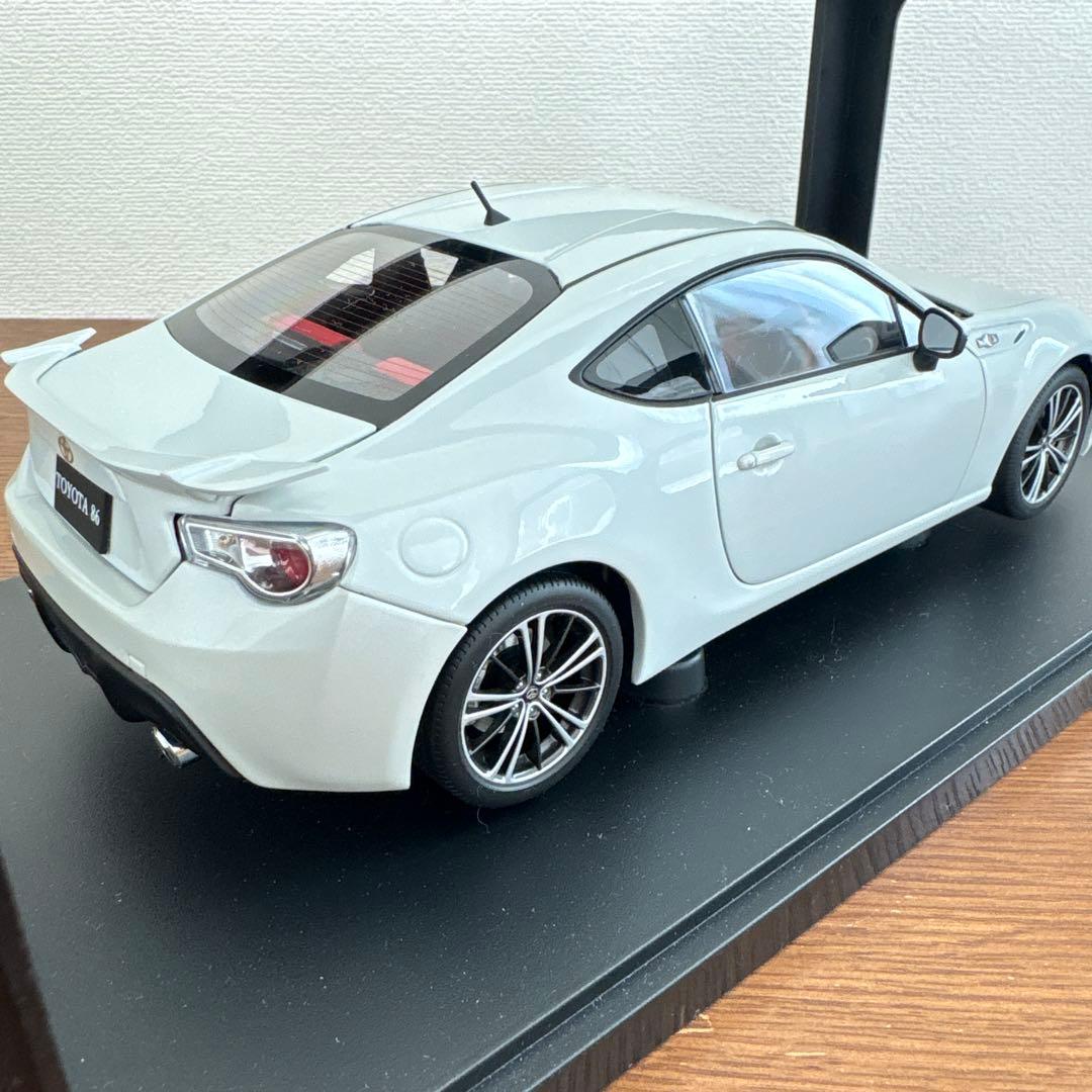 オートアート　トヨタ　TOYOTA 86 1/18 ミニカー　ホワイト