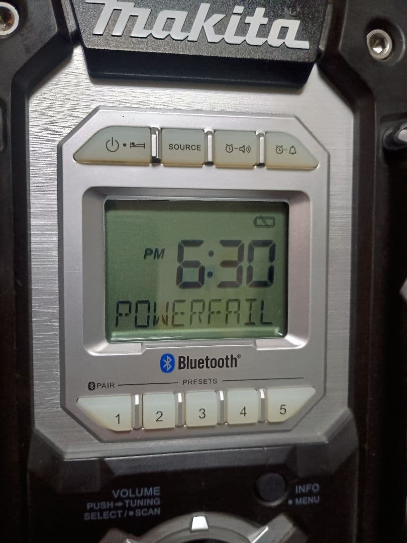 Makita　マキタ現場ラジオ MR108