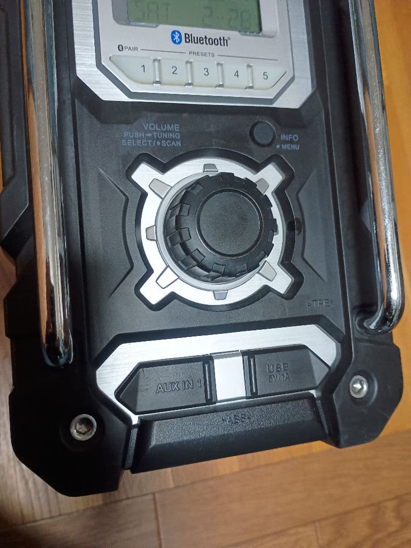 Makita　マキタ現場ラジオ MR108