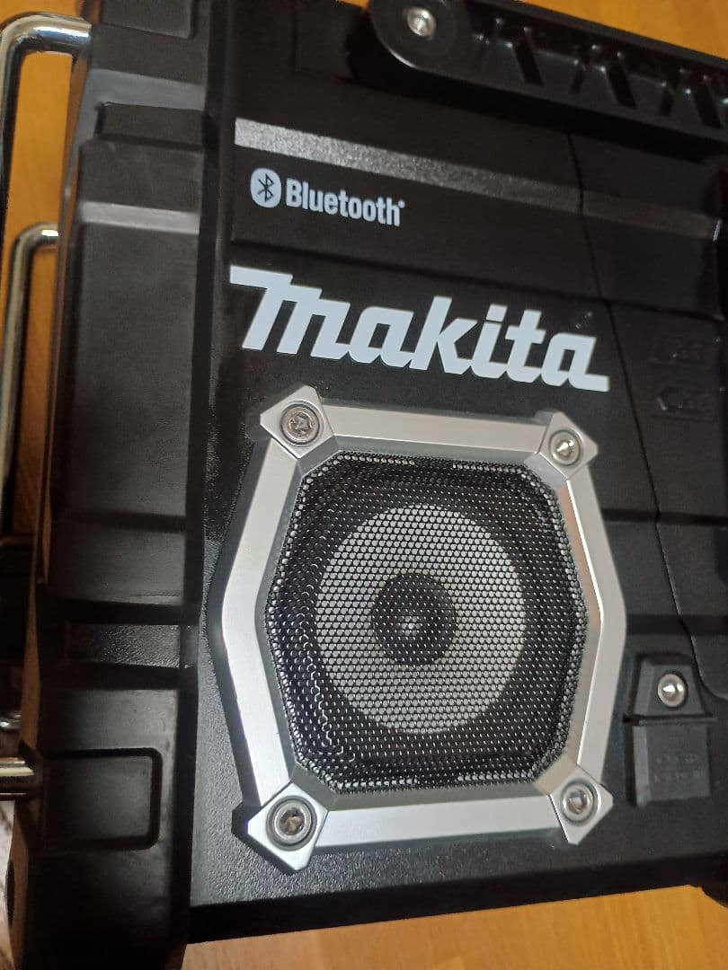 Makita　マキタ現場ラジオ MR108
