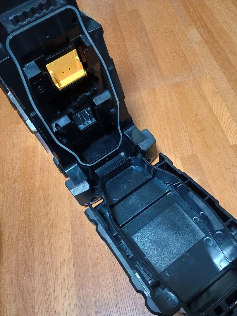 Makita　マキタ現場ラジオ MR108