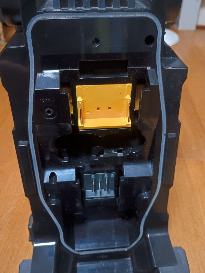 Makita　マキタ現場ラジオ MR108