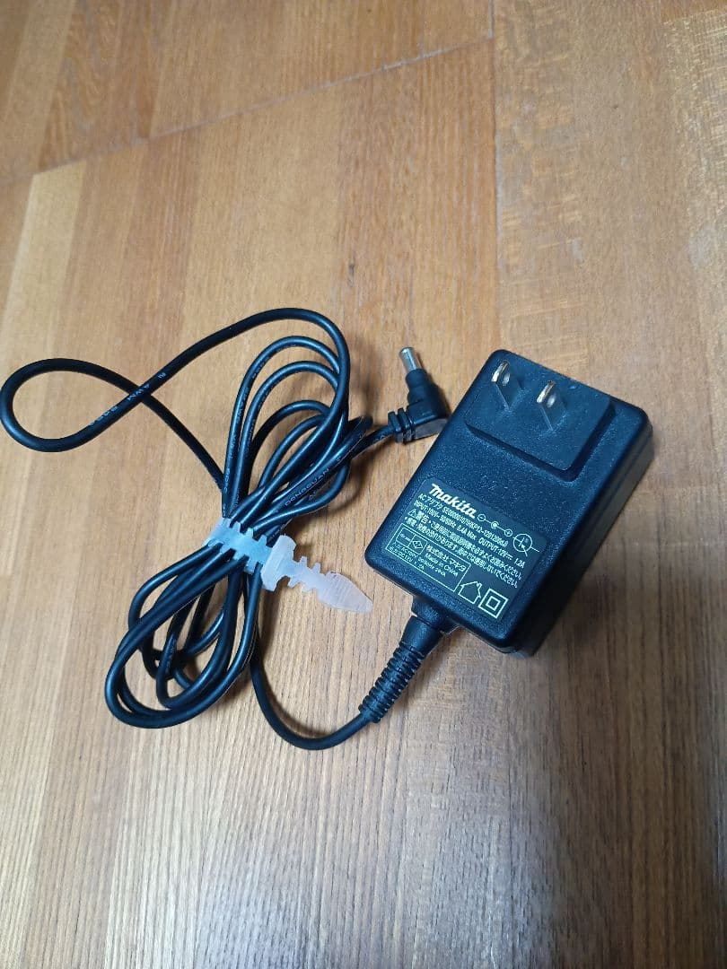 Makita　マキタ現場ラジオ MR108