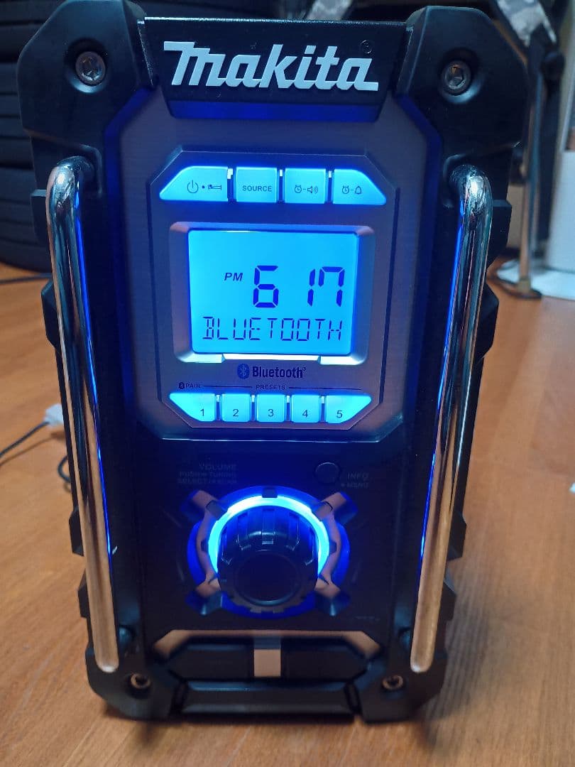 Makita　マキタ現場ラジオ MR108