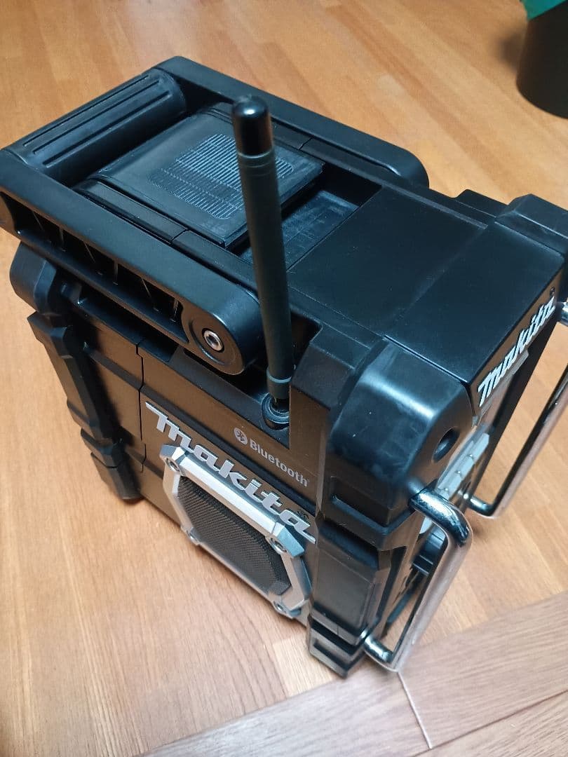 Makita　マキタ現場ラジオ MR108