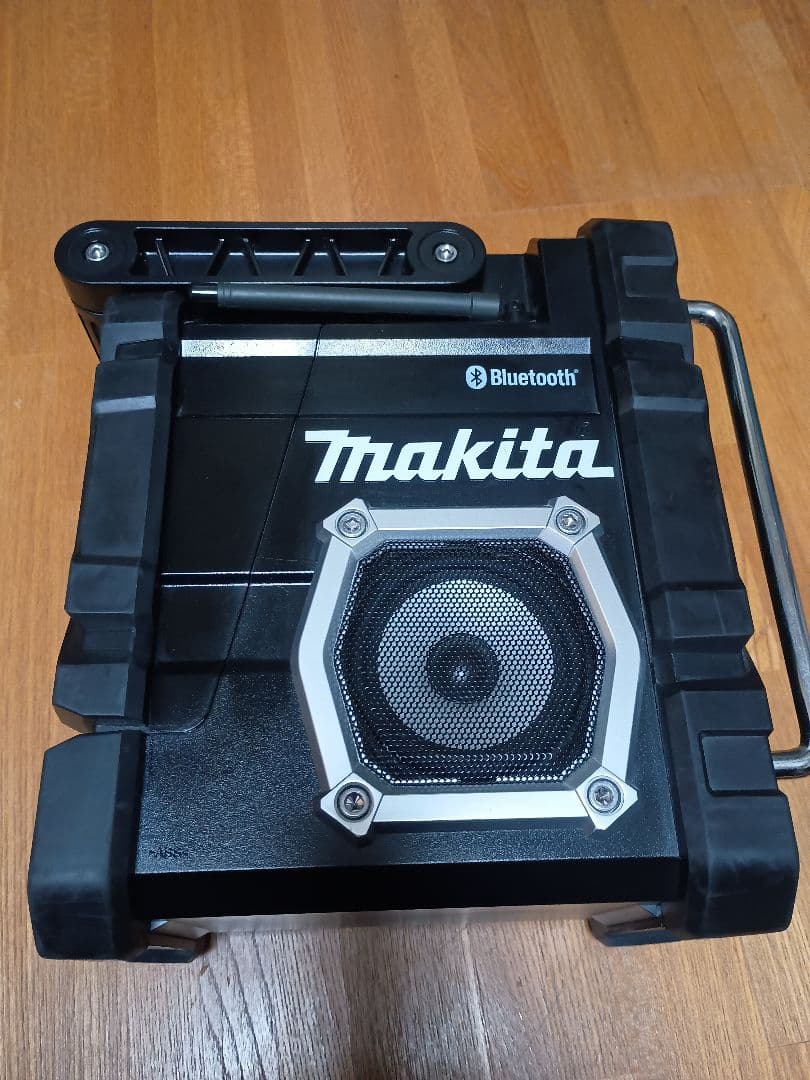 Makita　マキタ現場ラジオ MR108