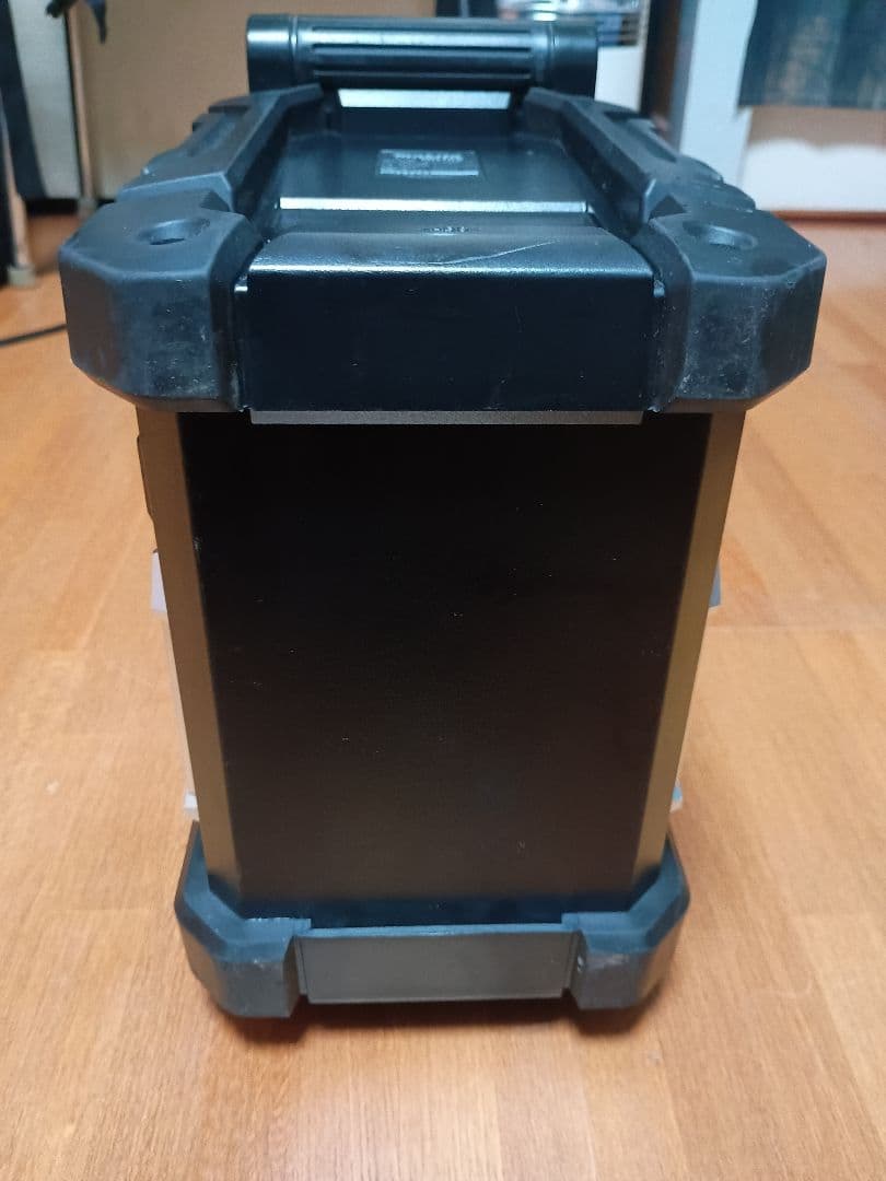 Makita　マキタ現場ラジオ MR108