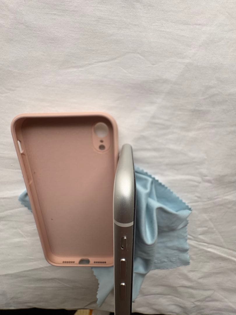 iPhone XR 64GB ホワイト + ケース（ピンク）
