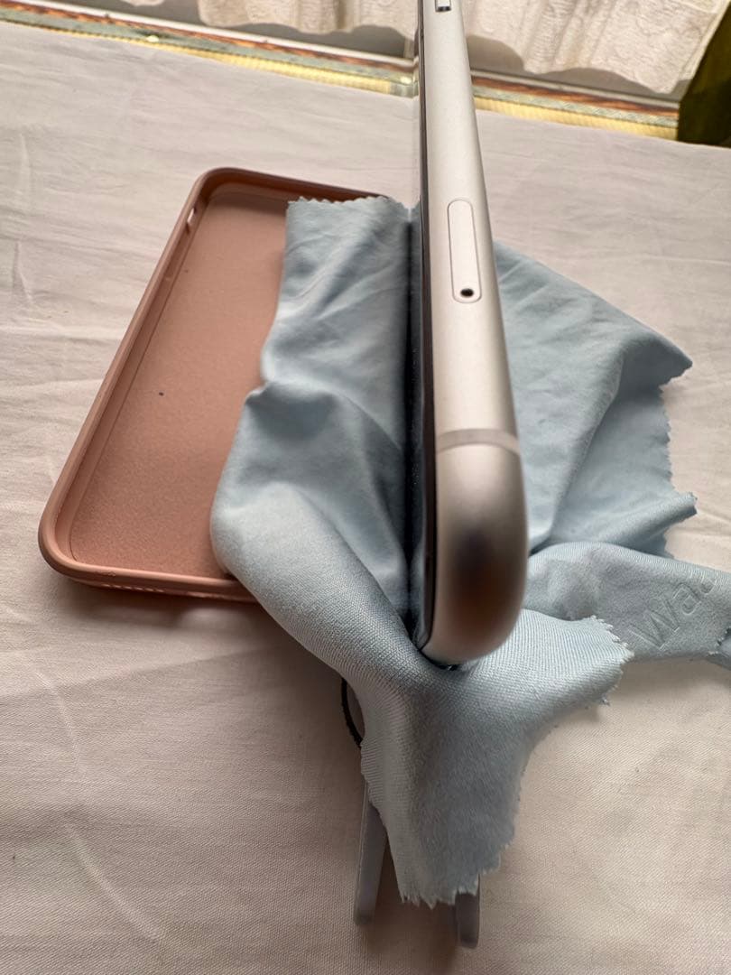 iPhone XR 64GB ホワイト + ケース（ピンク）
