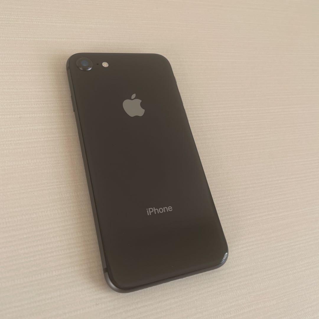 iPhone 8 スペースグレー