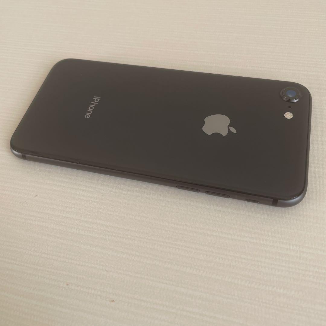 iPhone 8 スペースグレー