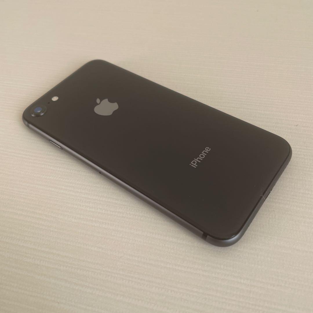 iPhone 8 スペースグレー