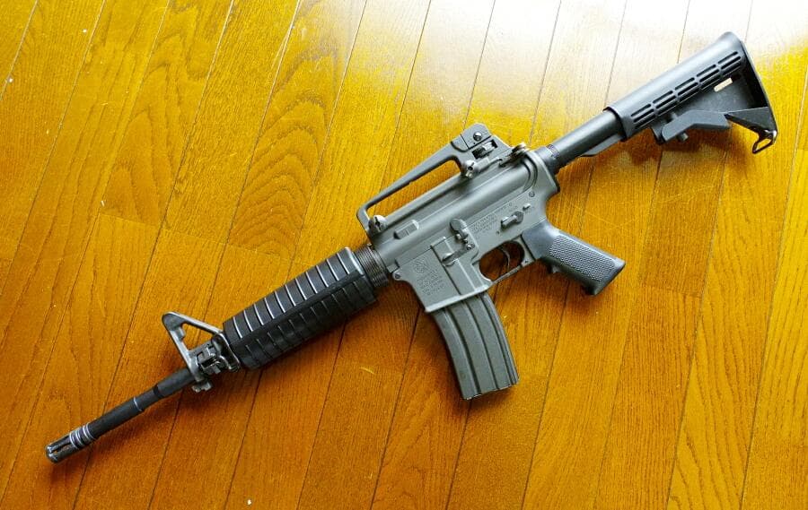 東京マルイ コルト M4A1カービン 300連射マガジン付き