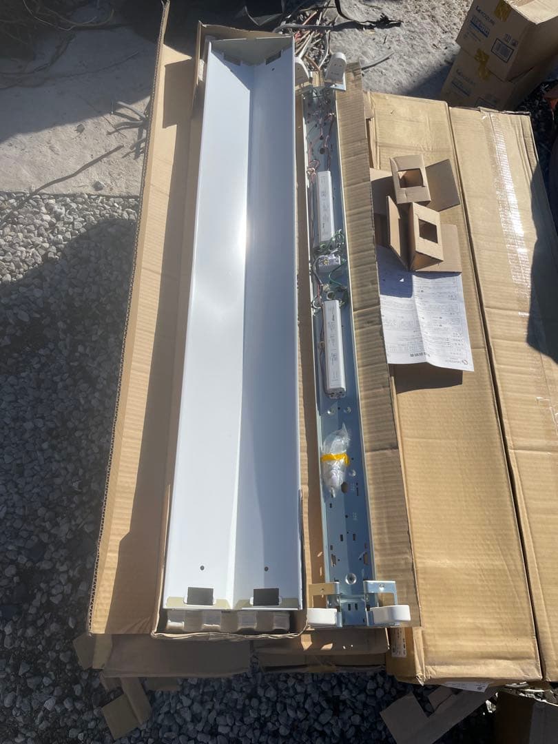 未開封品　￼直管型LED照明器具　反射笠￼つき　9セット