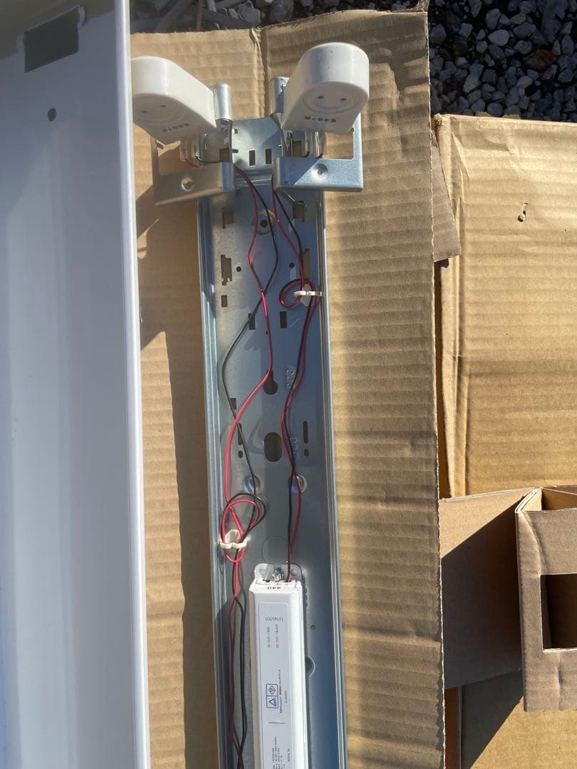 未開封品　￼直管型LED照明器具　反射笠￼つき　9セット