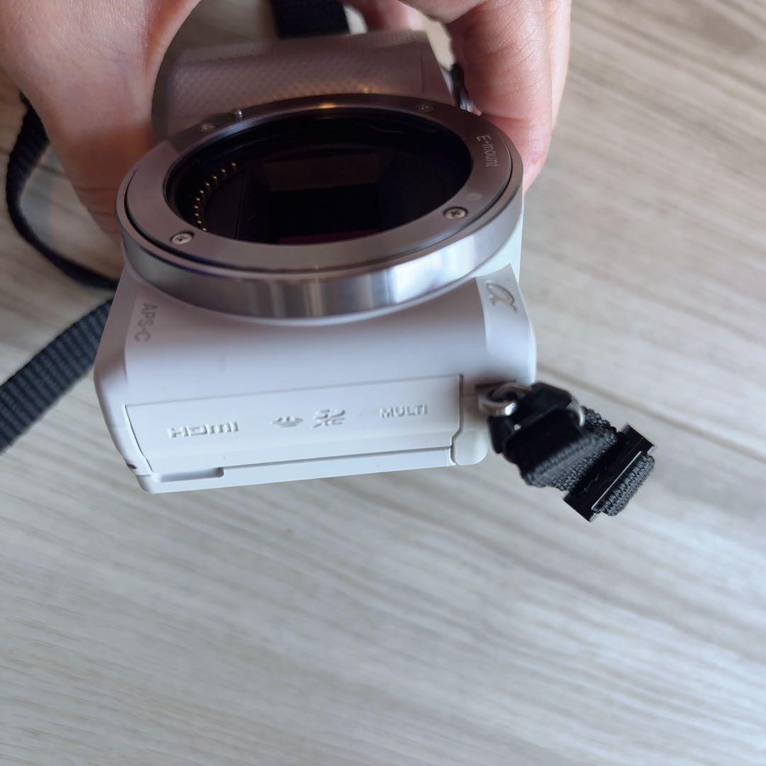 SONY α5000 ミラーレスカメラ ボディのみ 白