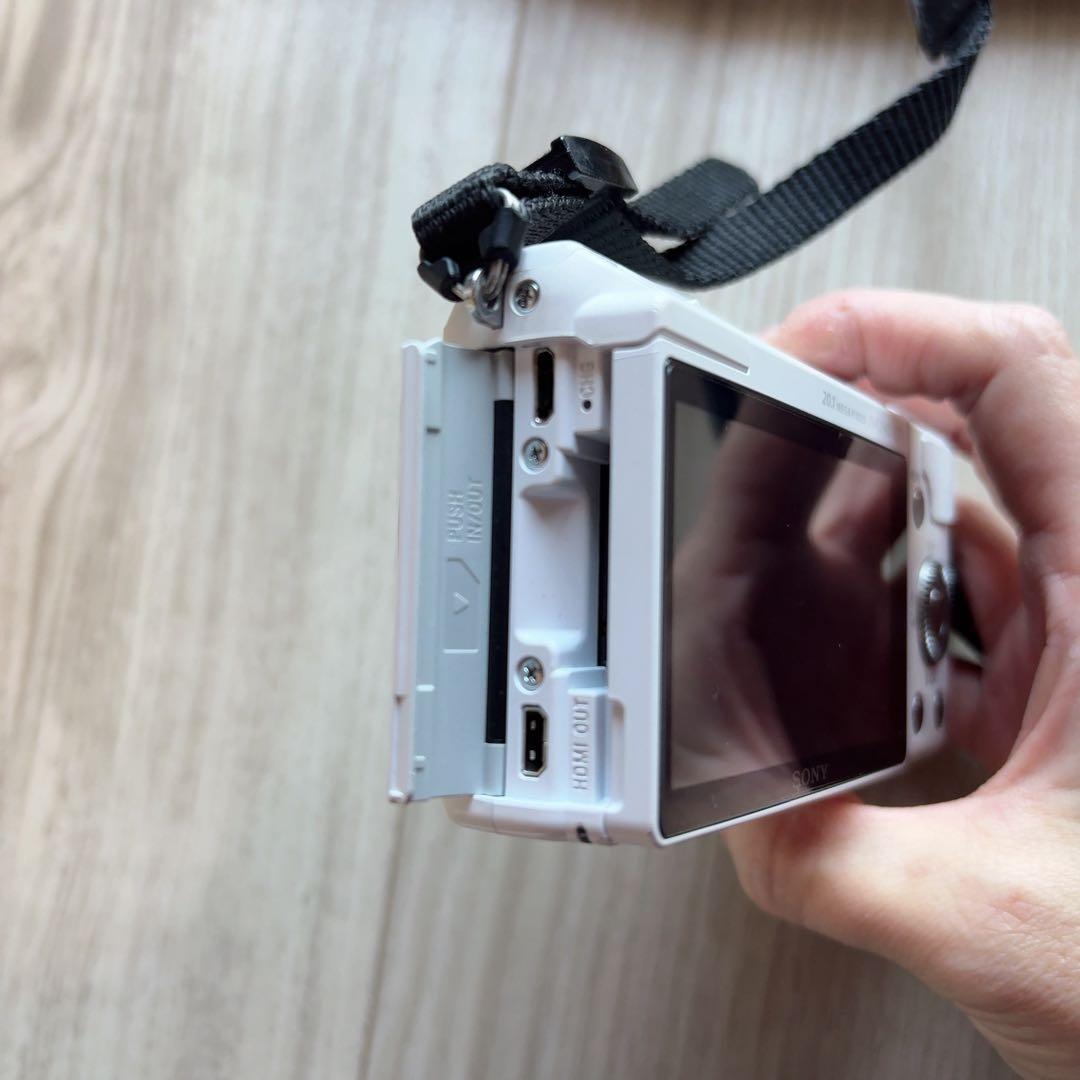 SONY α5000 ミラーレスカメラ ボディのみ 白