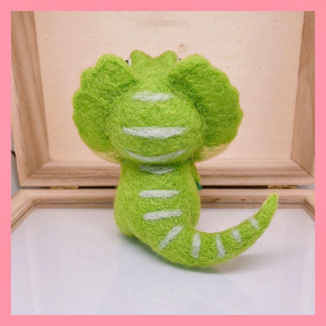 羊毛フェルト　⭐︎エリマキトカゲ⭐︎ペキニーズさん。