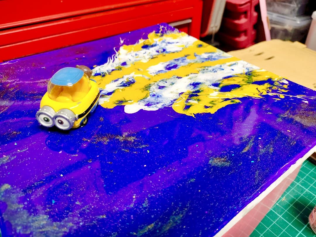 レジンアートジオラマ『ミニオン・コズミックフライト』 ミニオン風ミニカー壁掛け