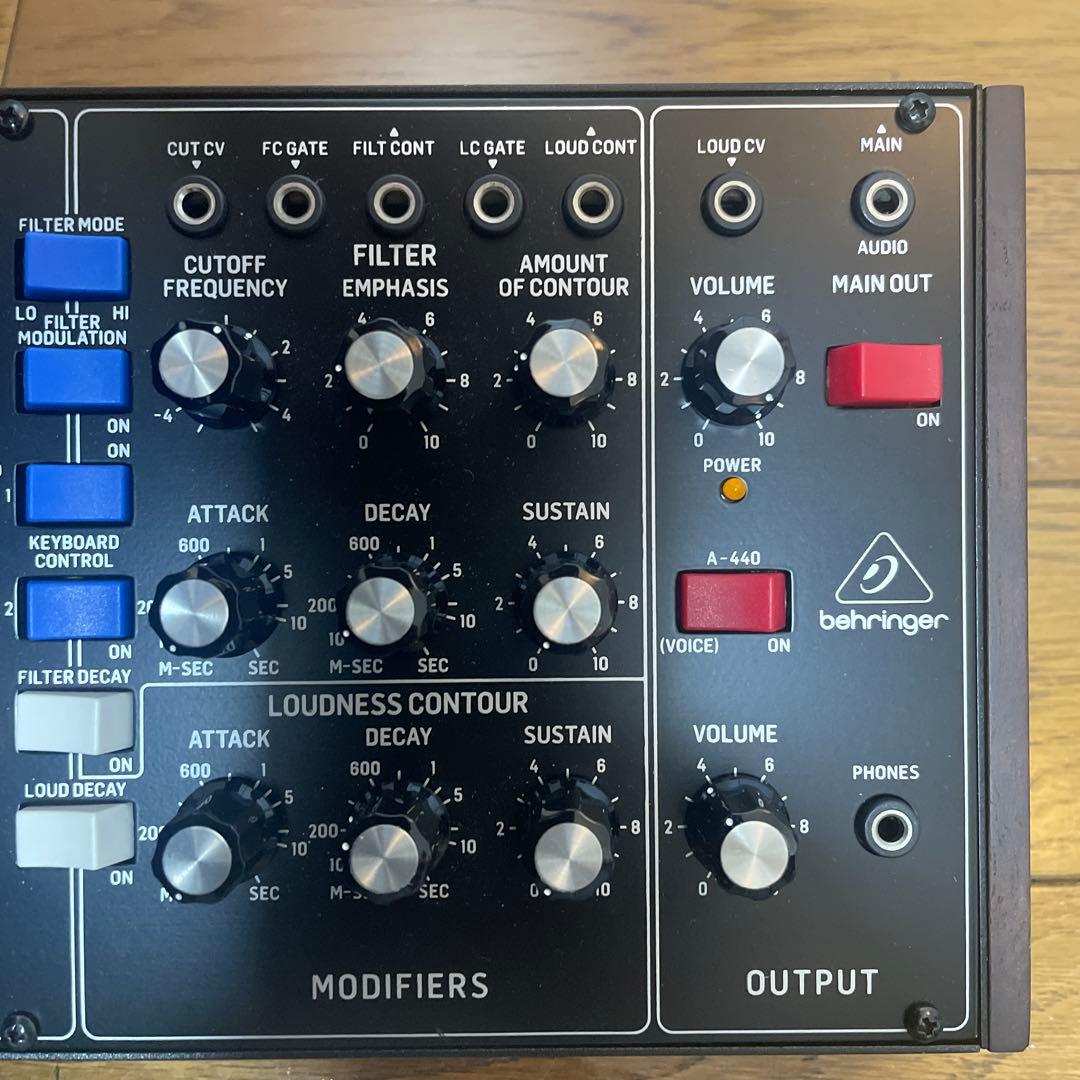 BEHRINGER ( ベリンガー ) Model D