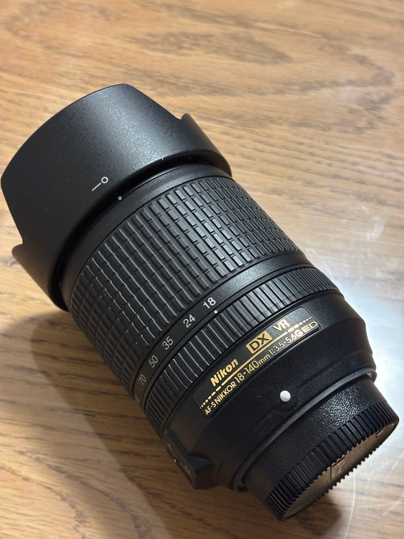 デジタル一眼レフ　ニコン　D5600 AF-S NIKKOR 18-140mm