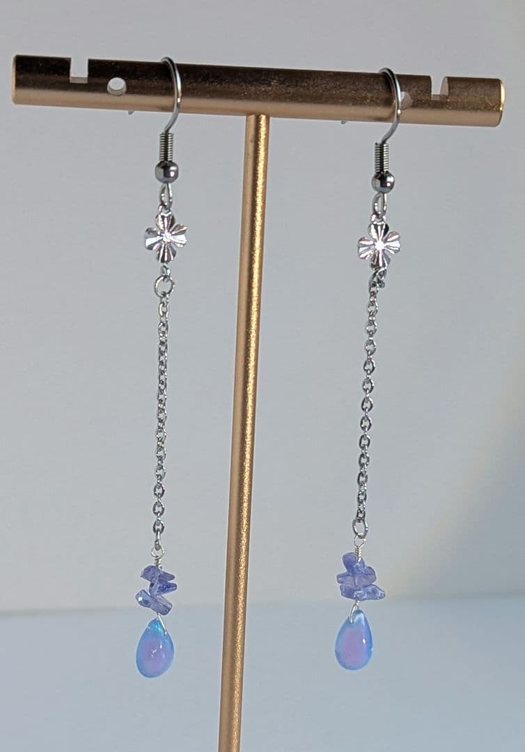 ブルーオパールとタンザナイトのドロップピアス　ステンレス