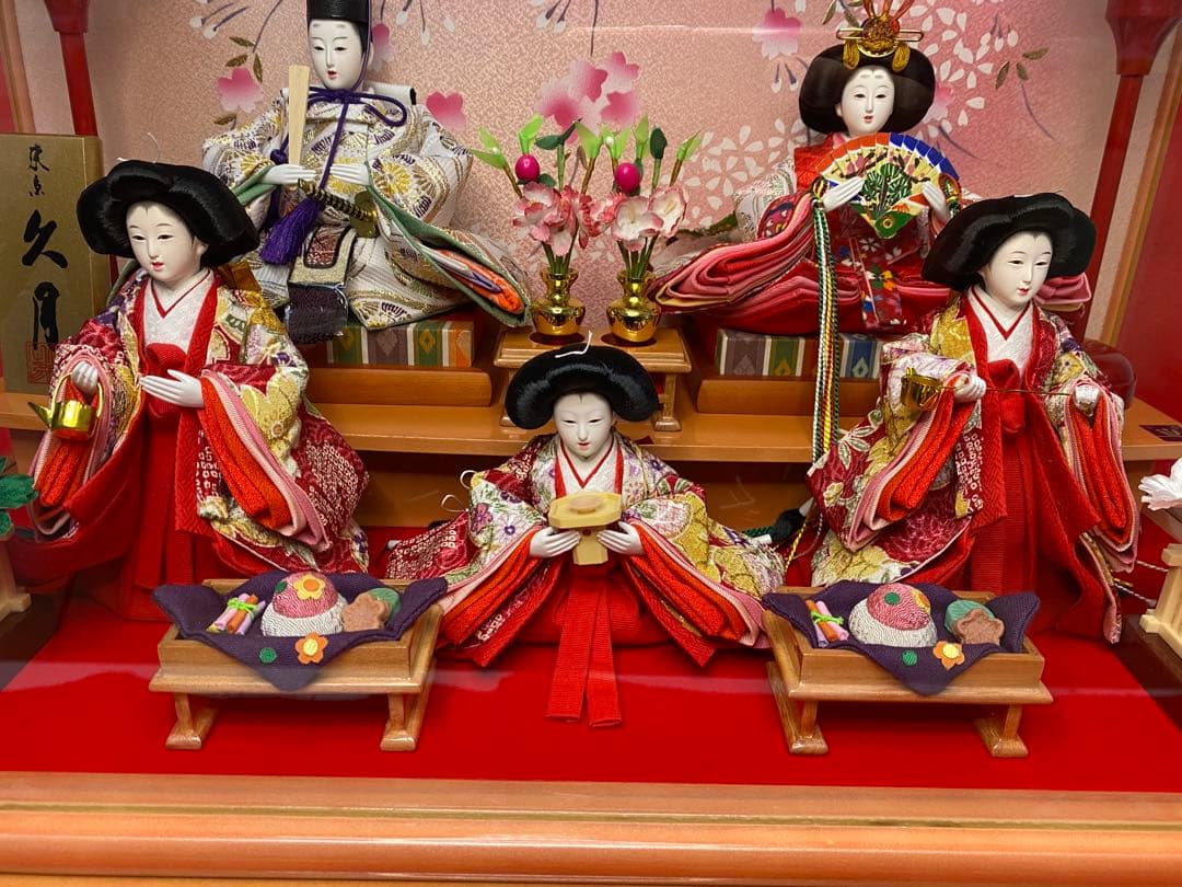 東京久月　雛人形オルゴール付き五人飾り・間口約５７×奥行約３１×高さ約３８㎝
