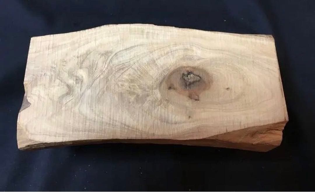 【希少】白檀原木 1.15kg サンダルウッド 香木 香料用・彫刻材・工芸用に！