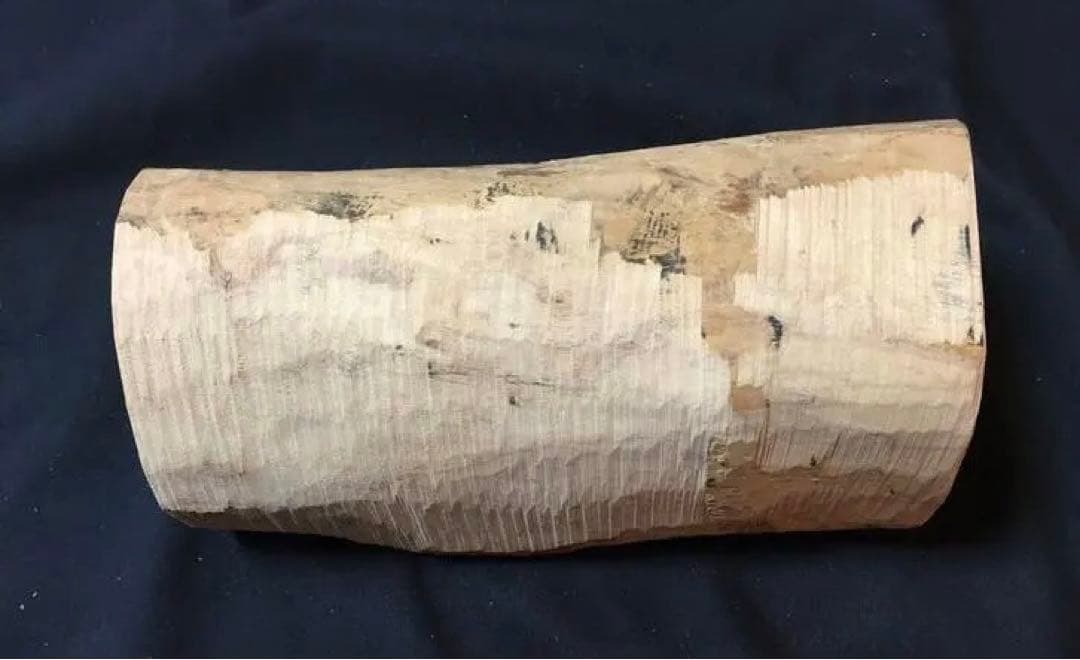 【希少】白檀原木 1.15kg サンダルウッド 香木 香料用・彫刻材・工芸用に！