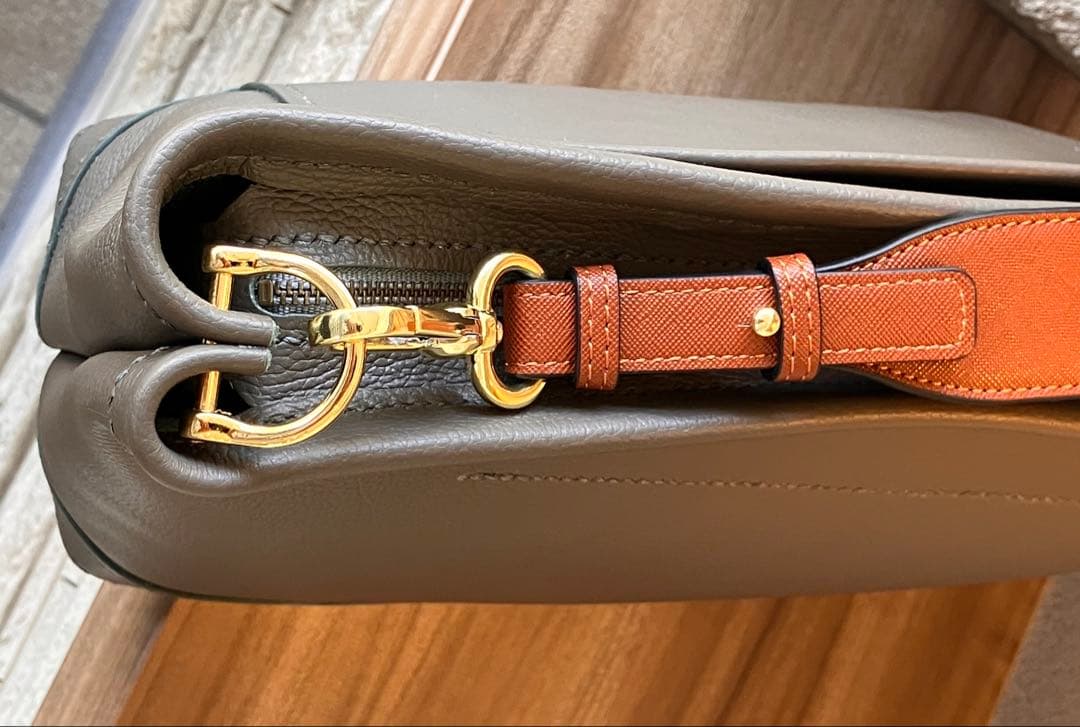 ハンドメイド、シュリンクレザー バッグ　ファスナー付き